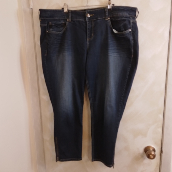 Size 22 Torrid Jeans Tapered Leg Zipper at Ankle - Picture 7 of 9